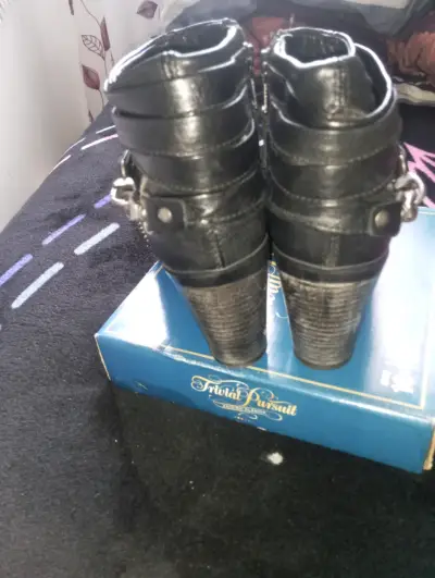 Botines de cuero negro con tacón alto - miniatura 5