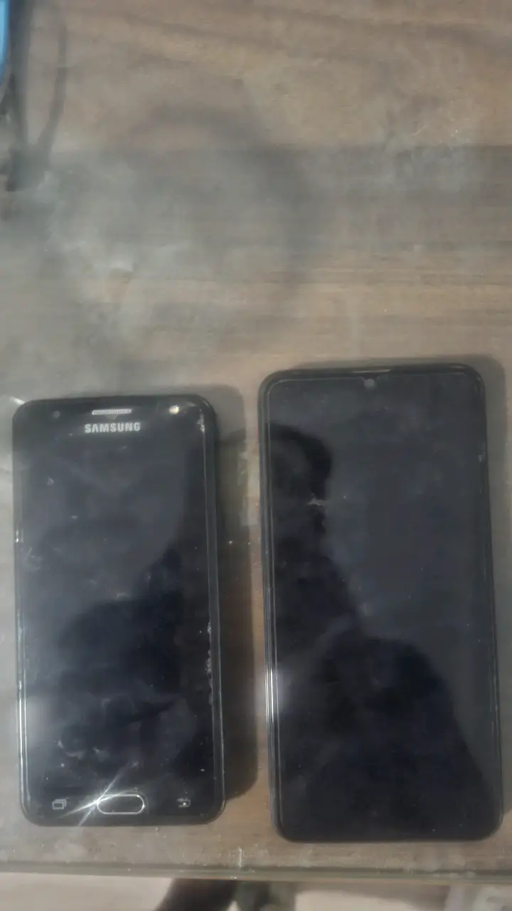 Dos teléfonos Samsung en mal estado - 1