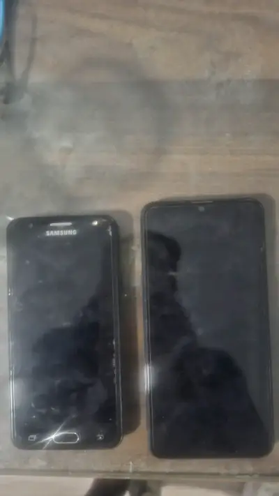 Dos teléfonos Samsung en mal estado - miniatura 1