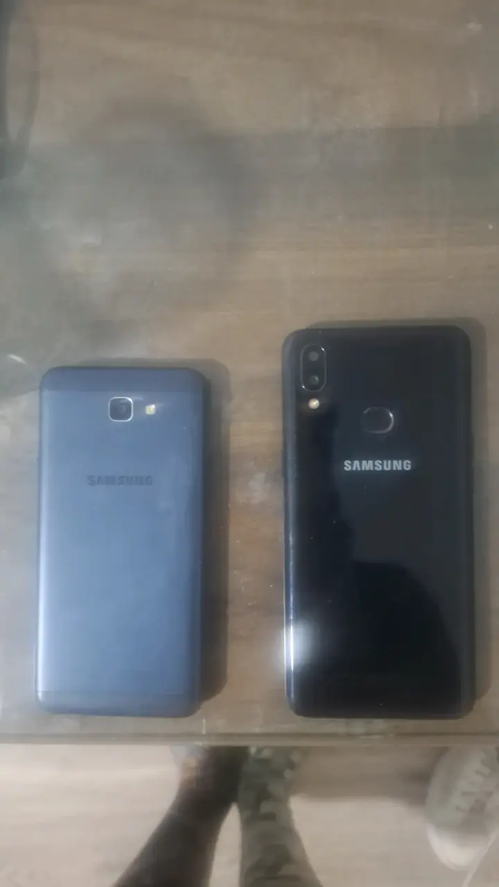 Dos teléfonos Samsung en mal estado - 2