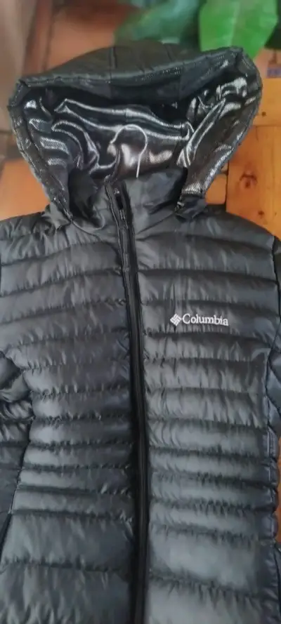 Chaqueta Columbia negra con capucha - miniatura 1