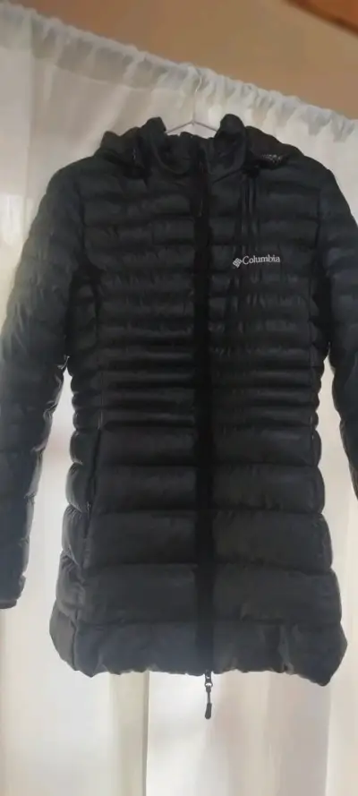 Chaqueta Columbia negra con capucha - miniatura 3
