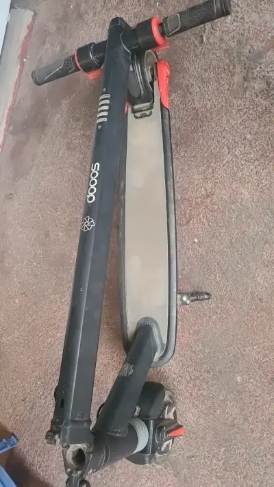 Scooter eléctrico plegable Soooo en buen estado - miniatura 1