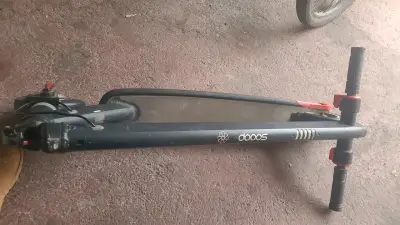 Scooter eléctrico plegable Soooo en buen estado - miniatura 2