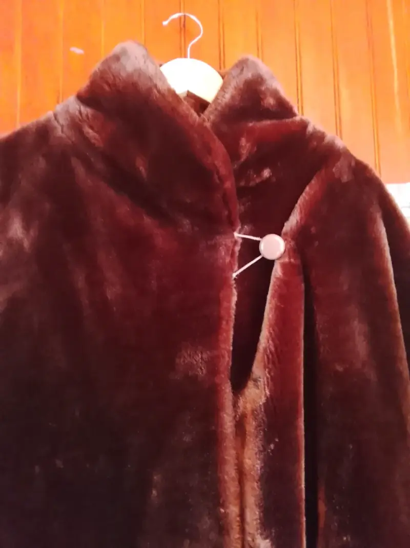 Abrigo de piel sintética marrón oscuro elegante - 3
