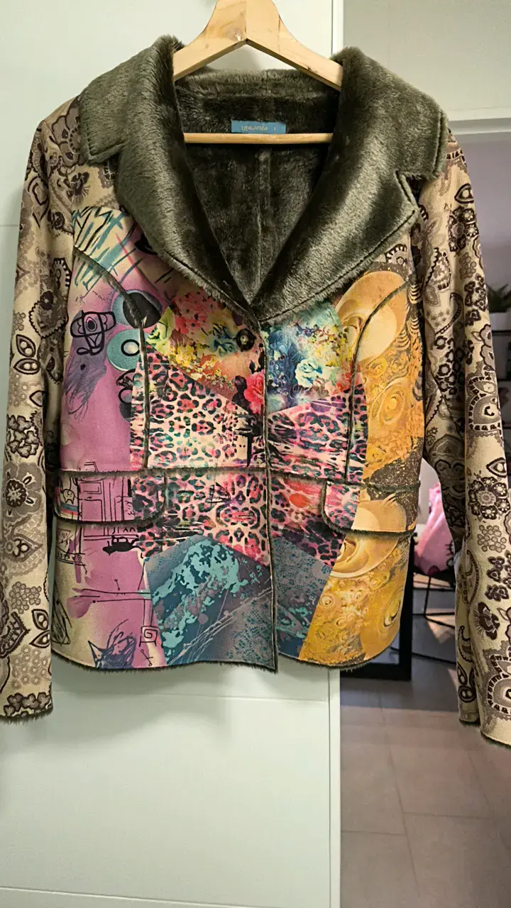 Chaqueta de mujer estampada con cuellode piel si - 1