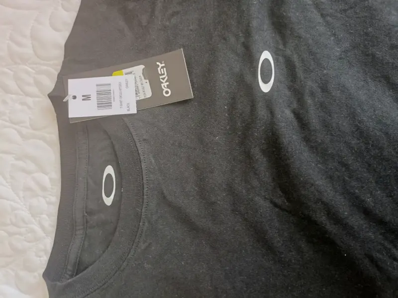 Polera negra Oakley talla M nueva - 2