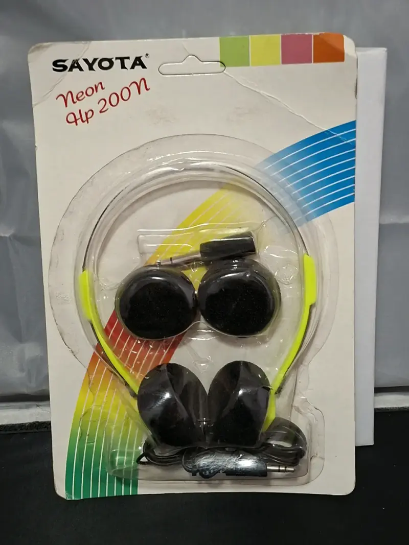Audífonos Sayota Neon HP 200N con diseño dinámico - 3