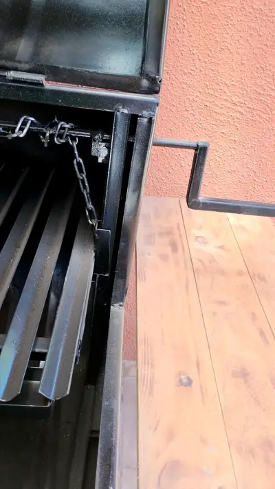 Parrilla Barbacoa con tapa y ruedas - miniatura 2