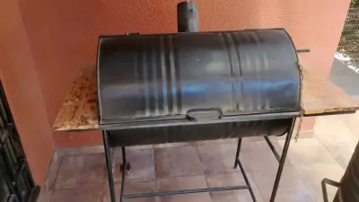 Parrilla Barbacoa con tapa y ruedas - miniatura 3
