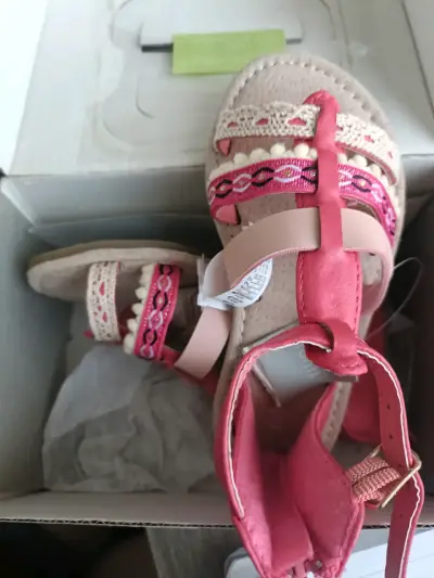 Sandalias para niña Infanti fucsia con diseño bordado - miniatura 1