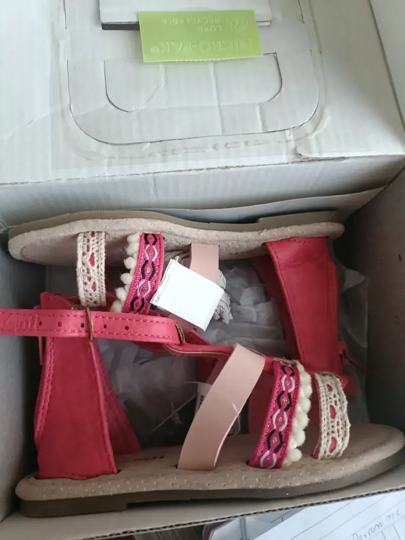 Sandalias para niña Infanti fucsia con diseño bordado - 2