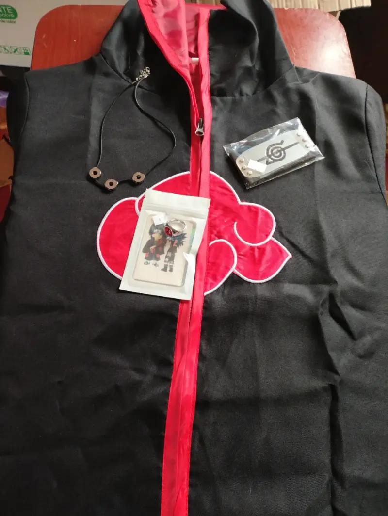 Capa Akatsuki de Itachi con accesorios - 1