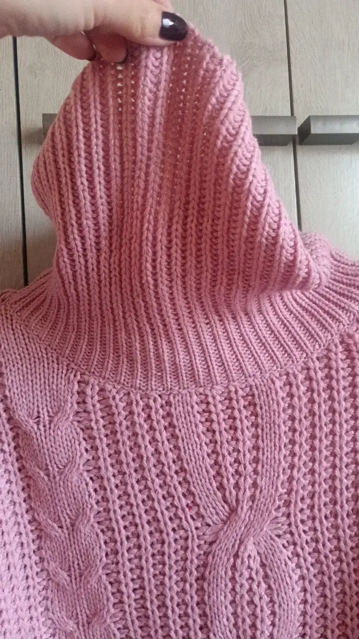 Suéter de lana rosado con cuello alto - 2