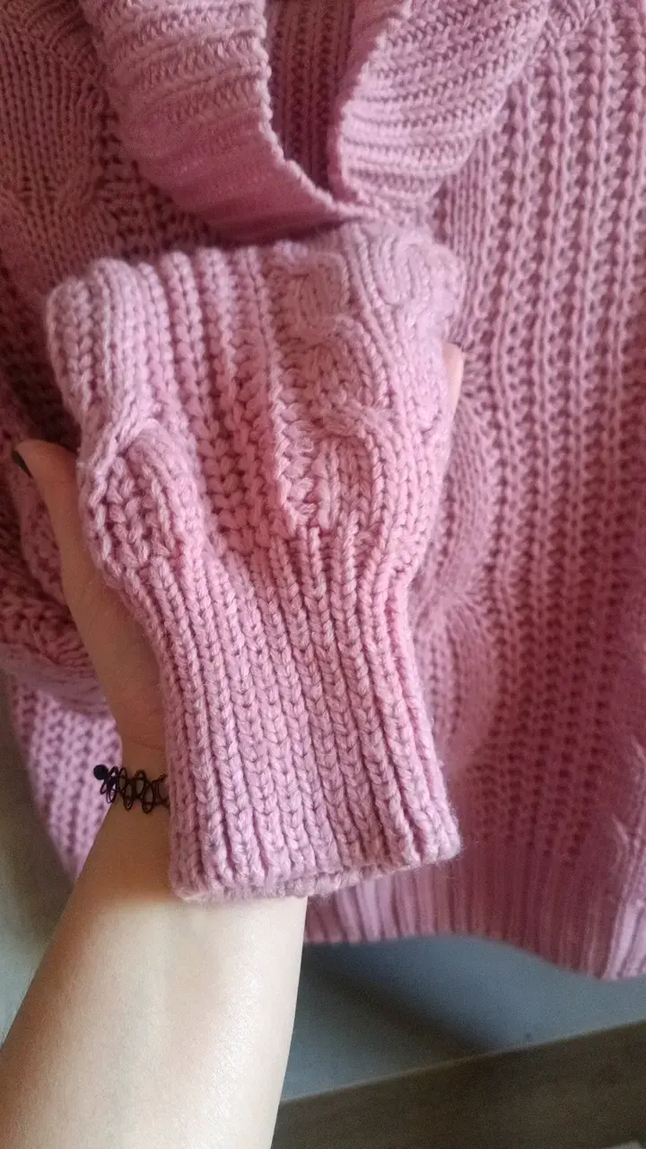 Suéter de lana rosado con cuello alto - 4