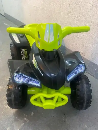 Moto eléctrica infantil verde y negra - miniatura 1