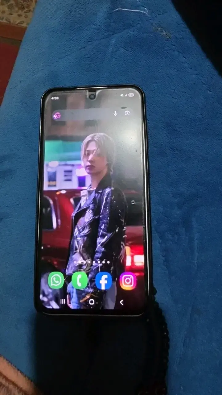 Smartphone Samsung Galaxy blanco en buen estado - 4
