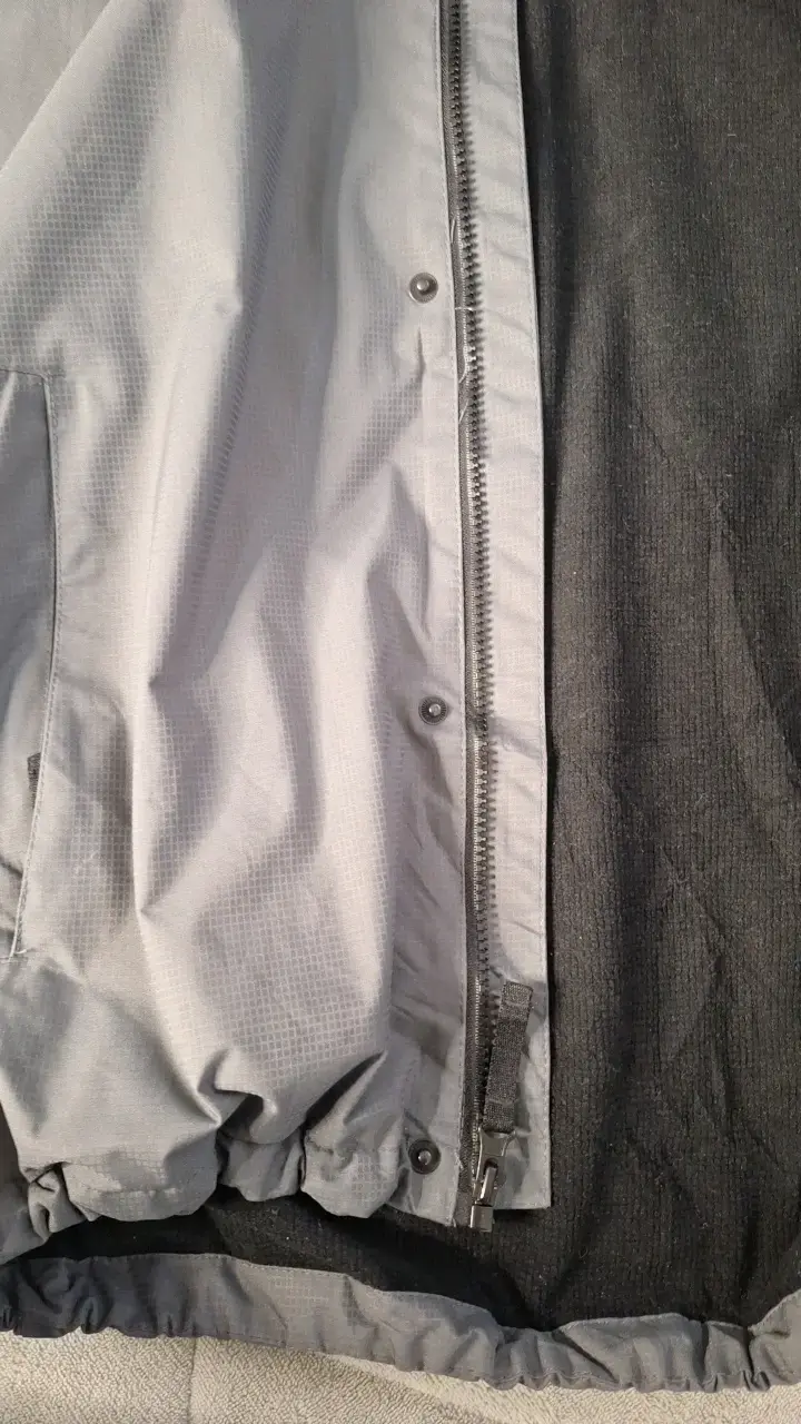 Chaqueta gris con capucha Izod - 5