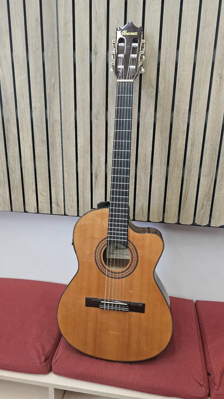 Guitarra acústica Ibanez GA5TCE en buen estado - 1