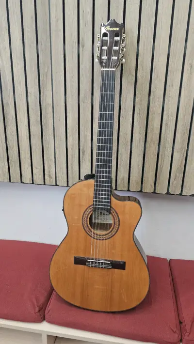 Guitarra acústica Ibanez GA5TCE en buen estado - miniatura 1