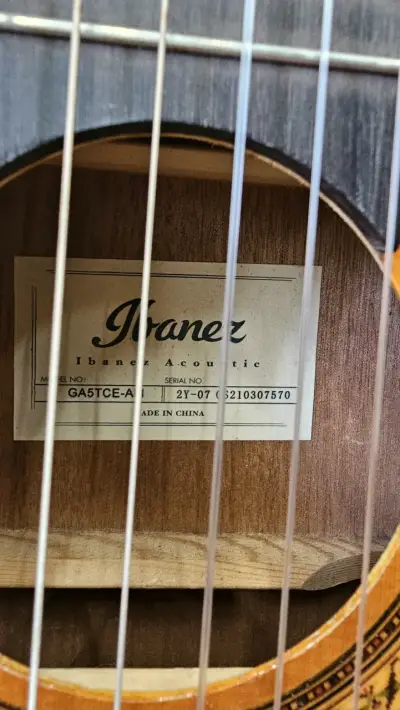 Guitarra acústica Ibanez GA5TCE en buen estado - miniatura 3