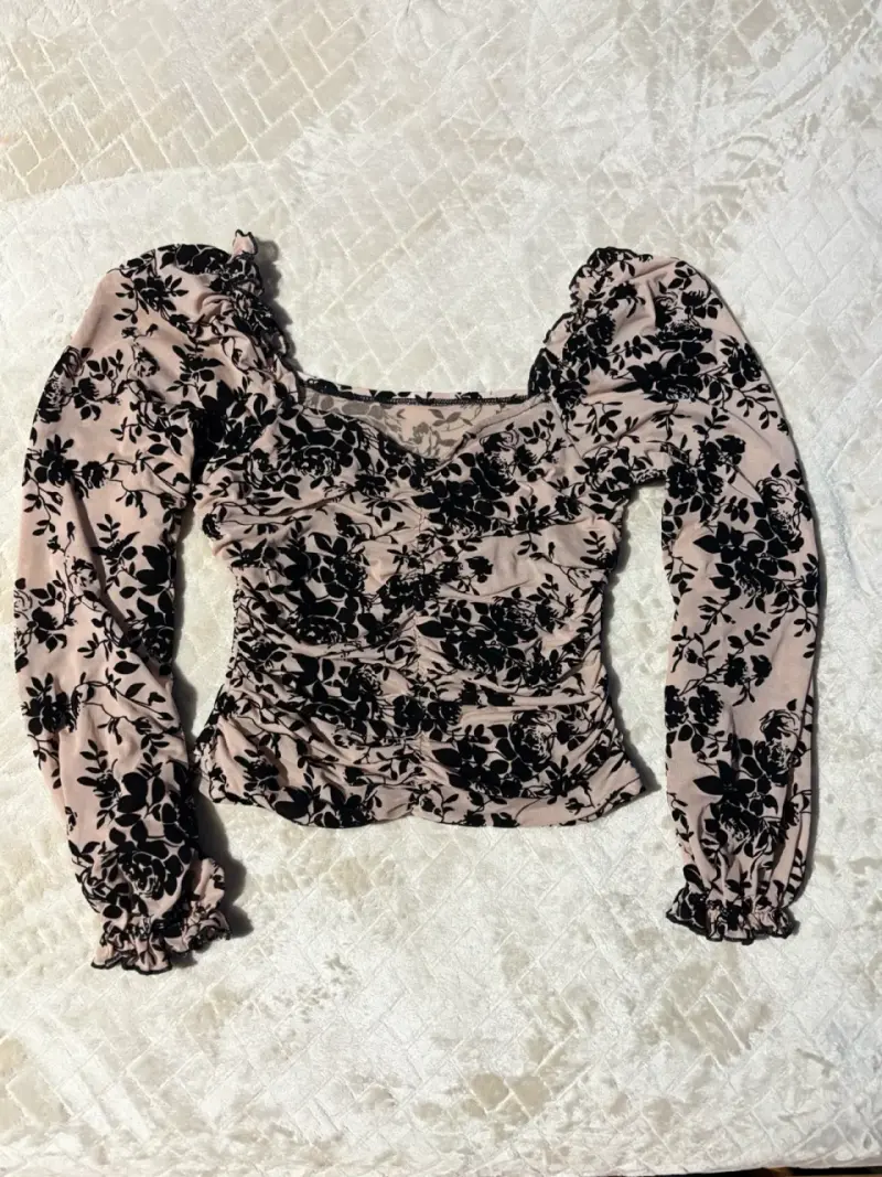 Blusa de manga larga con estampado floral