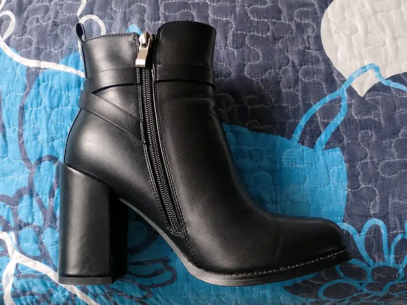 Botines de cuero negro con tacón alto - 1