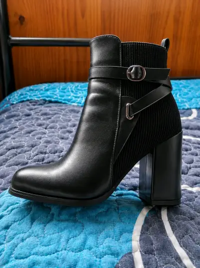 Botines de cuero negro con tacón alto - miniatura 2