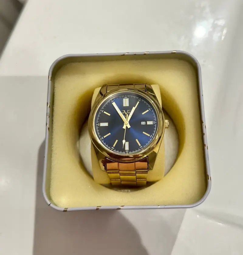 Reloj Versace bañado en oro V1969 Italia - 1