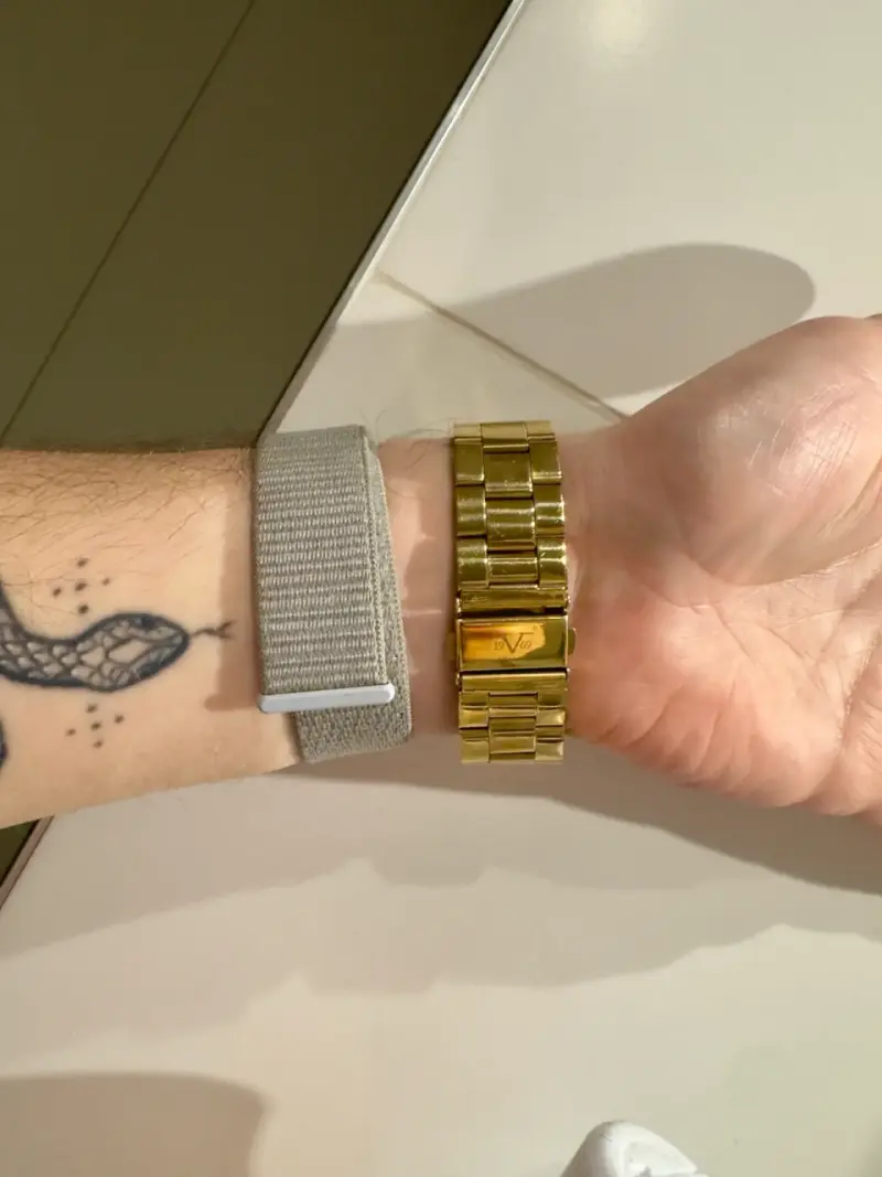 Reloj Versace bañado en oro V1969 Italia - 4