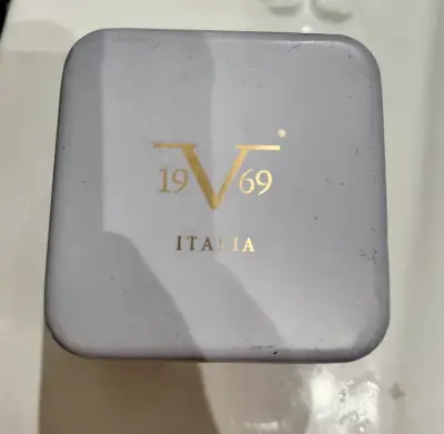 Reloj Versace bañado en oro  V1969 Italia - miniatura 5