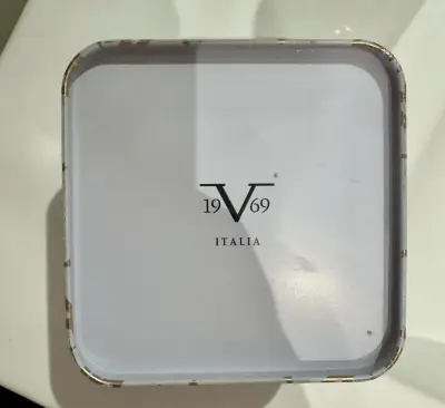 Reloj Versace bañado en oro  V1969 Italia - miniatura 6