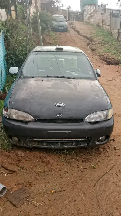 Hyundai Accent usado en buen estado - miniatura 2