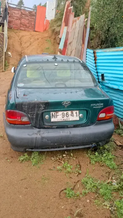 Hyundai Accent usado en buen estado - miniatura 3