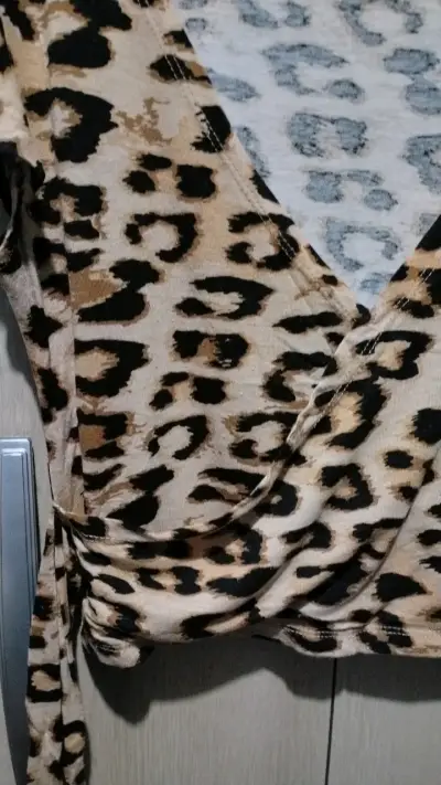 Top cruzada estampado animal print Opposite - miniatura 4