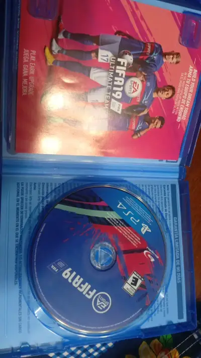 Juego FIFA 19 para PS4 en buen estado - miniatura 3