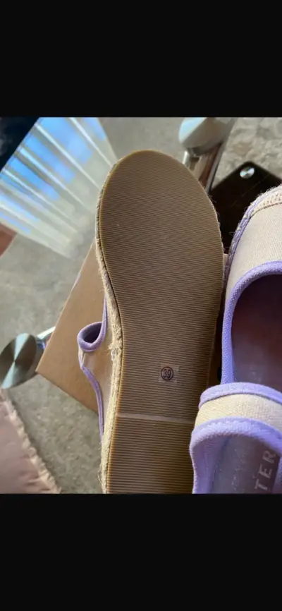 Alpargatas de lona con hebilla color lila - miniatura 2