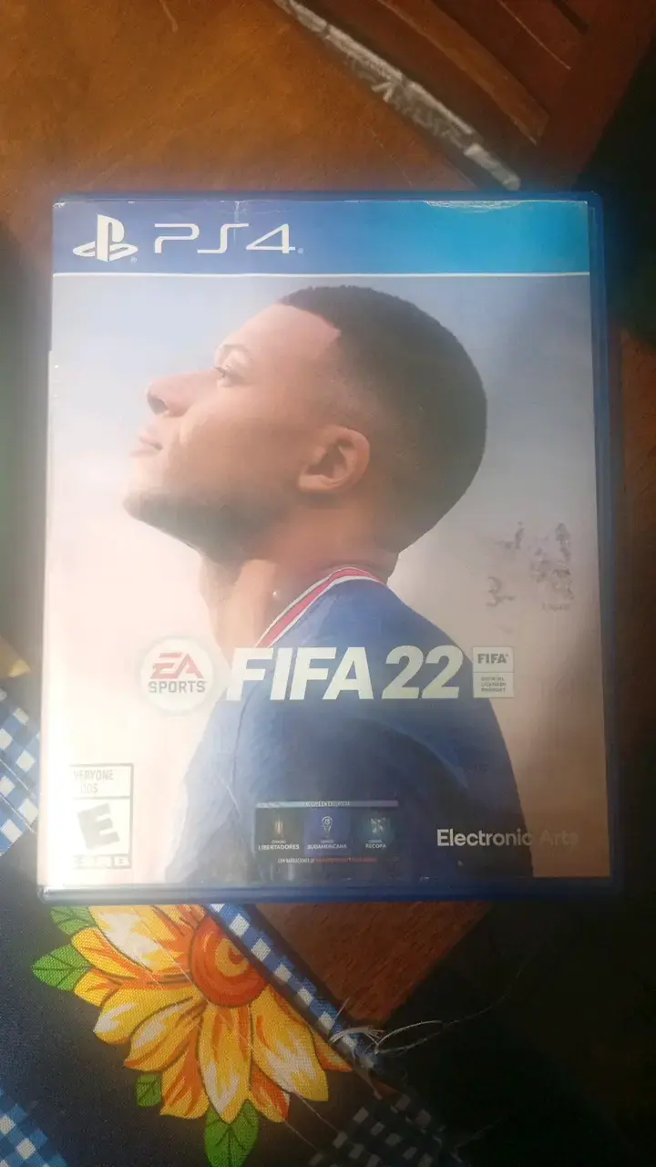 Juego FIFA 22 para PS4 en buen estado - 1