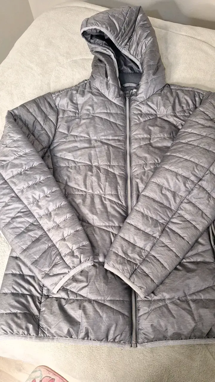 Chaqueta acolchada gris con capucha - 2