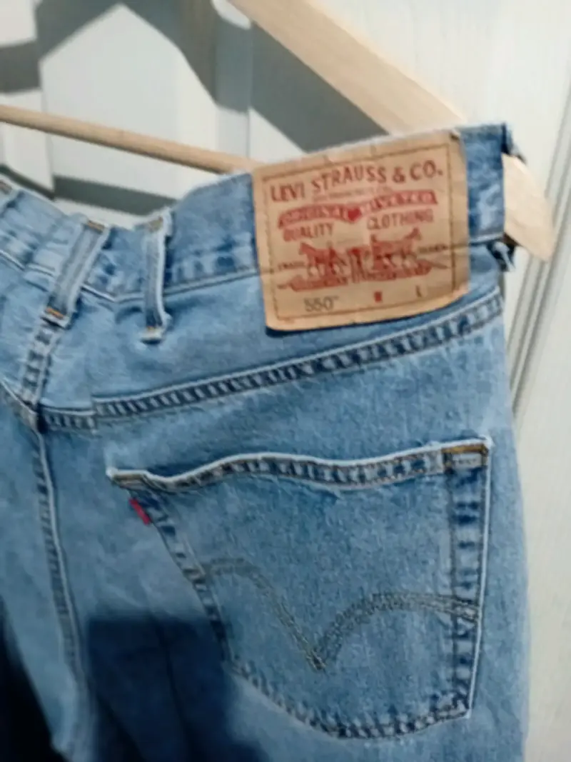Jeans Levi's Relaxed Fit con diseño tribal - 3