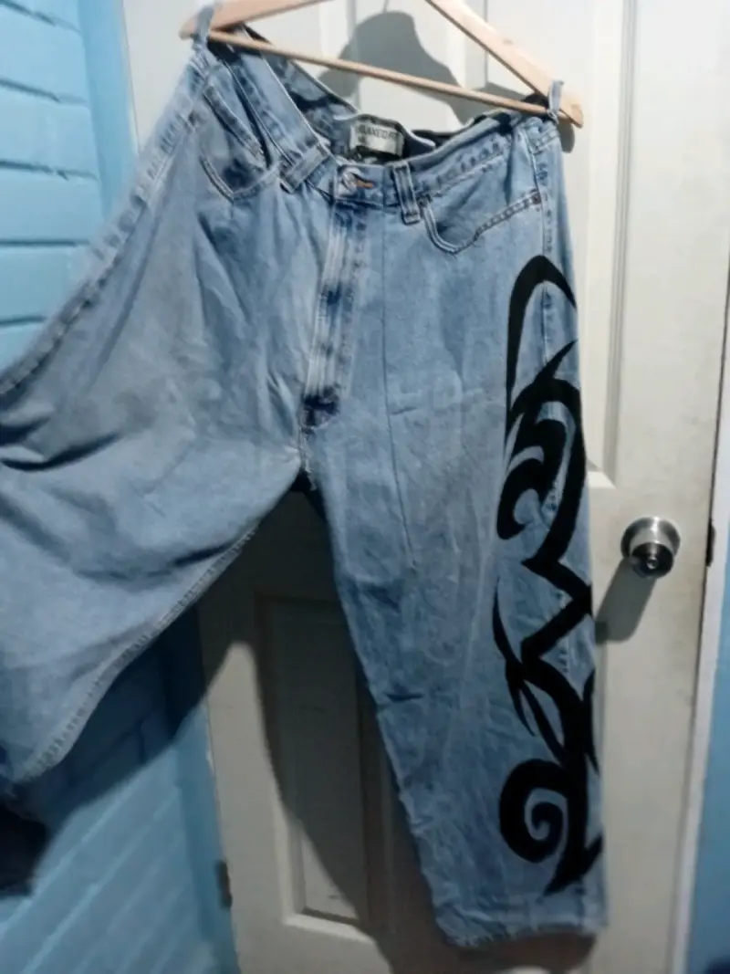 Jeans Levi's Relaxed Fit con diseño tribal - 5