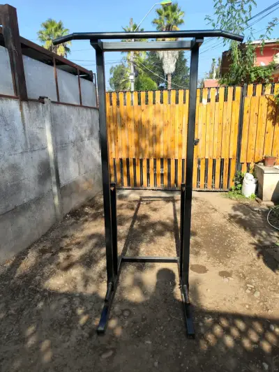 Estructura de metal para ejercicios - miniatura 1