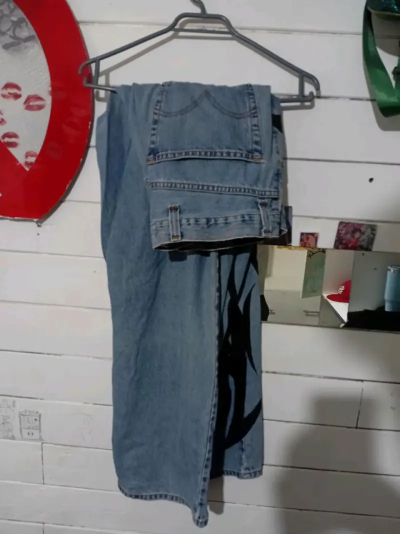 Jeans de mezclilla con diseño tribal - 3