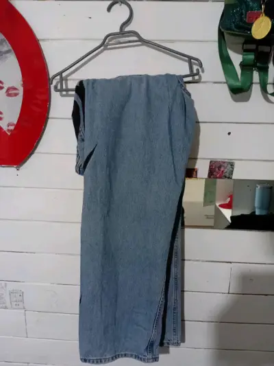Jeans de mezclilla con diseño tribal - miniatura 4