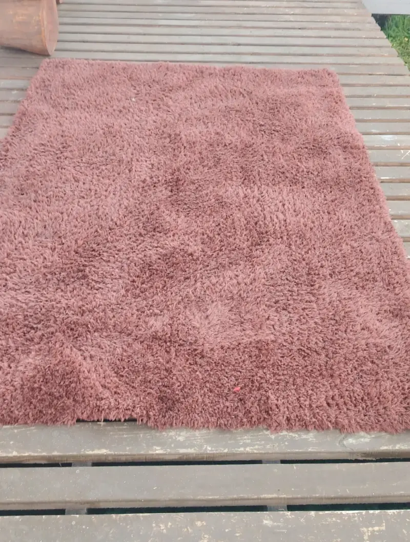 Alfombra peluda color marrón para sala - 1