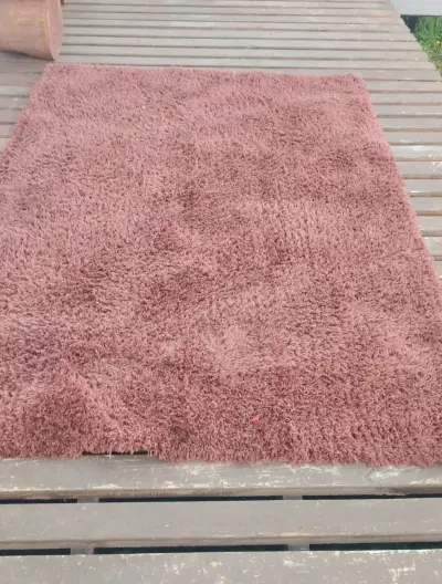 Alfombra peluda color marrón para sala - miniatura 1