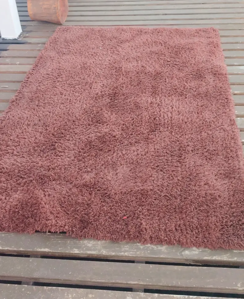 Alfombra peluda color marrón para sala - 2