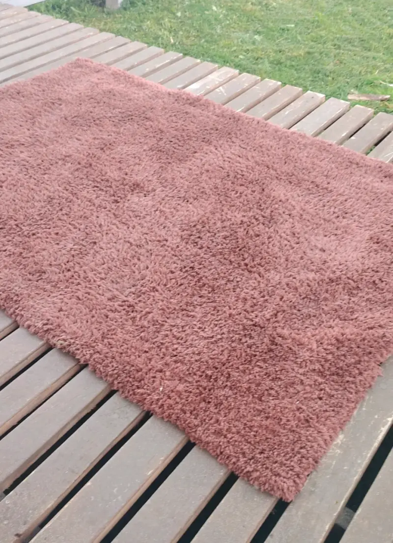 Alfombra peluda color marrón para sala - 3