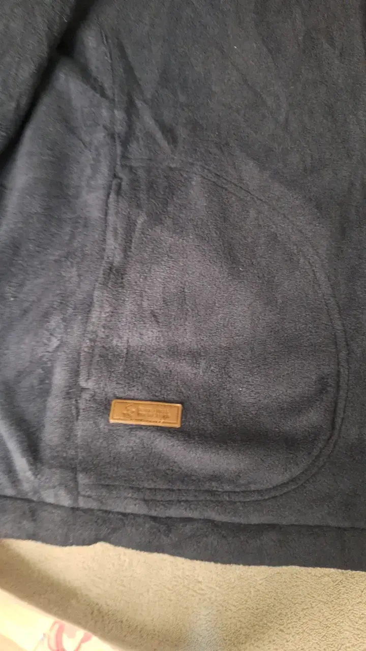 Chaqueta reversible negra y azul con logo bordado - 6