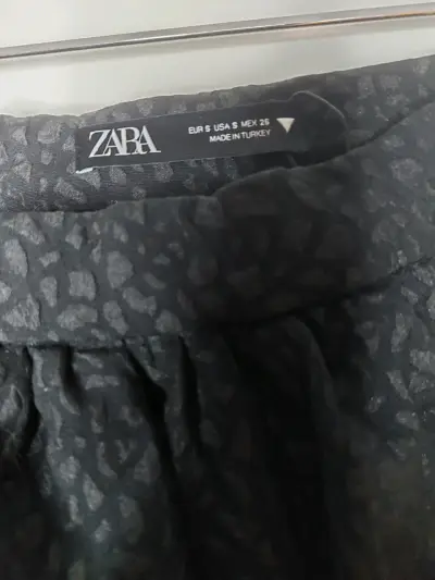 Falda negra Zara - miniatura 3
